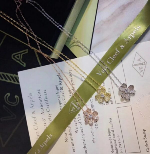 VCA Necklace 028