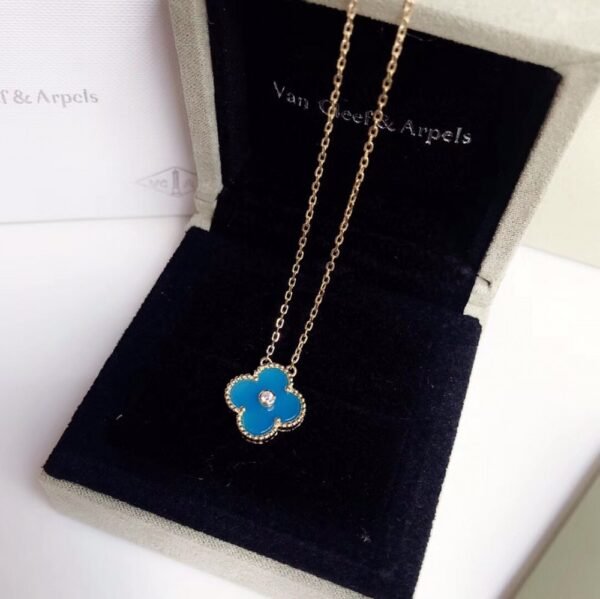 VCA Necklace 029
