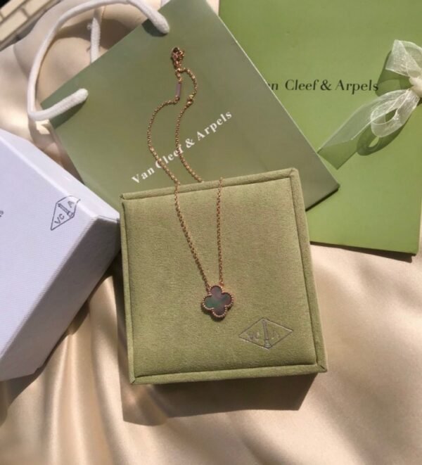 VCA Necklace 042