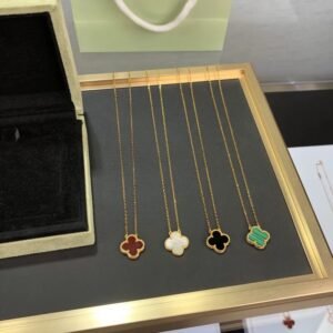 VCA Necklace 043