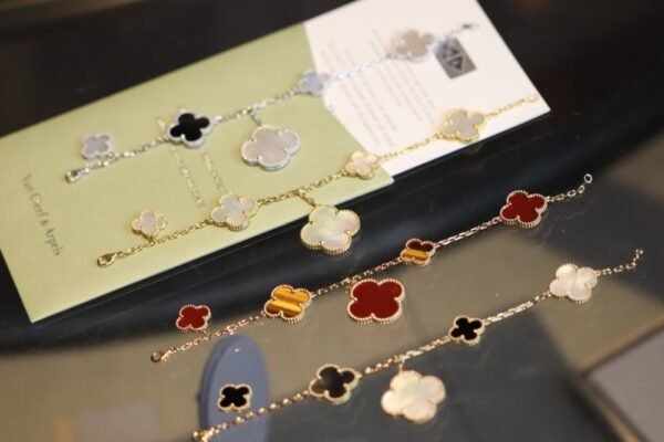 VCA Bracelet 015