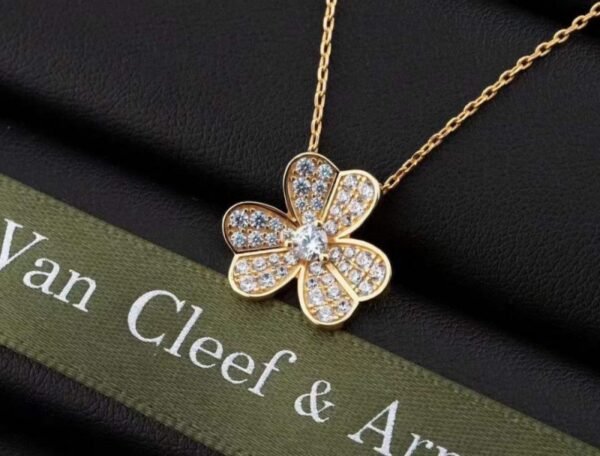 VCA Necklace 050