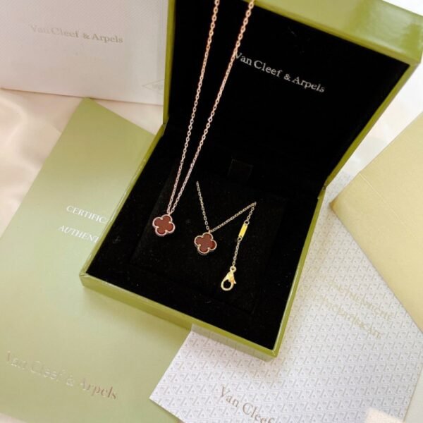 VCA Necklace 054