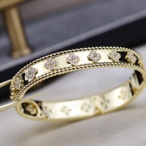 VCA Bracelet 016