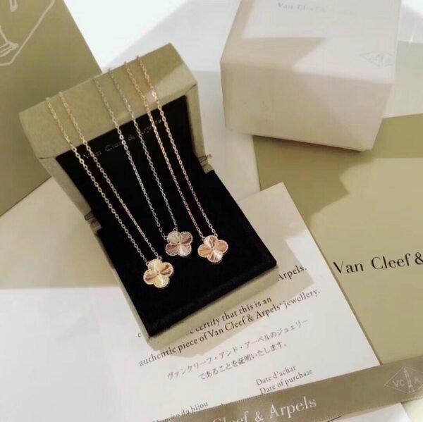 VCA Necklace 057