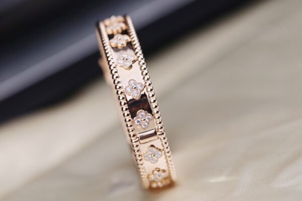 VCA Bracelet 017