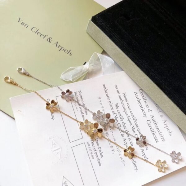 VCA Bracelet 026
