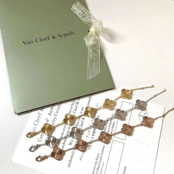 VCA Bracelet 032