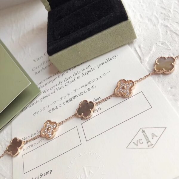 VCA Bracelet 037