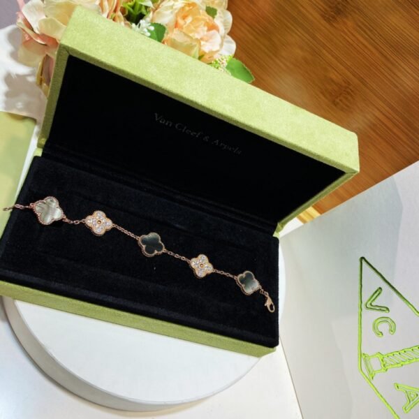 VCA Bracelet 038