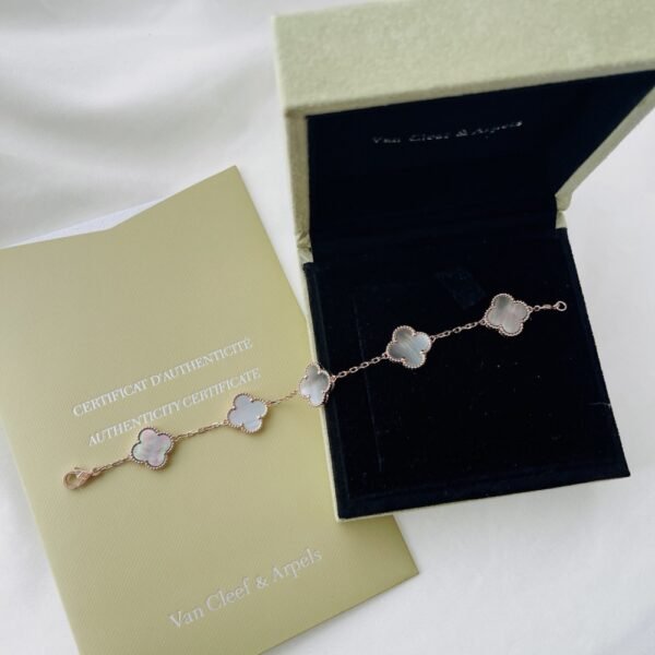 VCA Bracelet 044