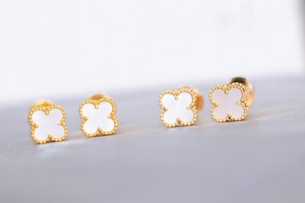 VCA Earring 006