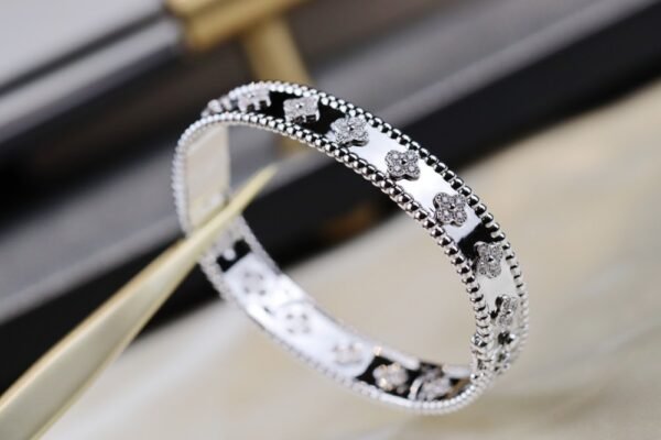 VCA Bracelet 006