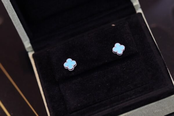 VCA Earring 009