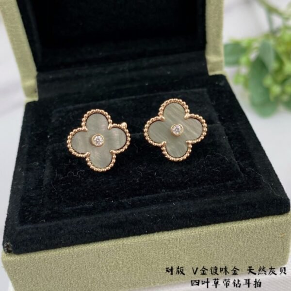 VCA Earring 015