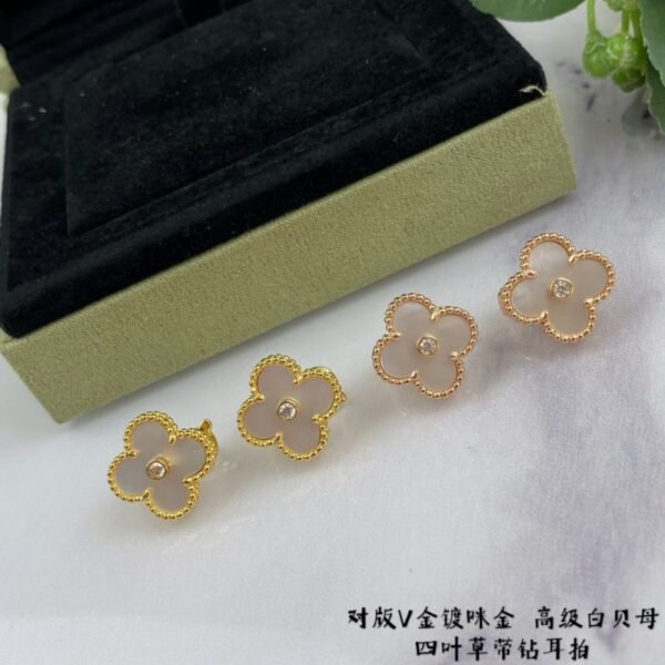 VCA Earring 017