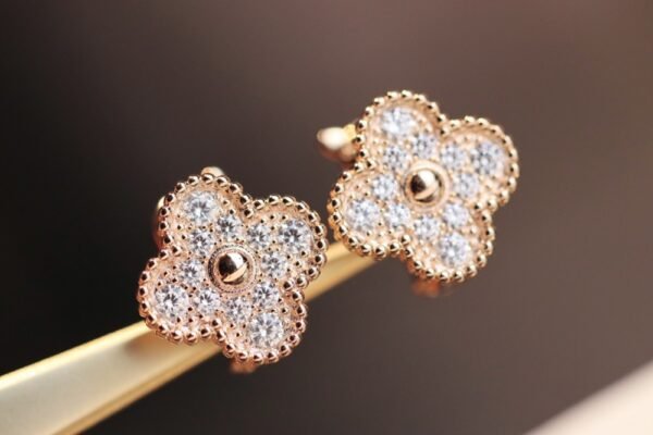 VCA Earring 019