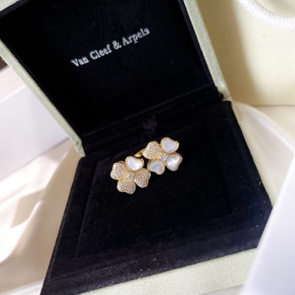 VCA Earring 025
