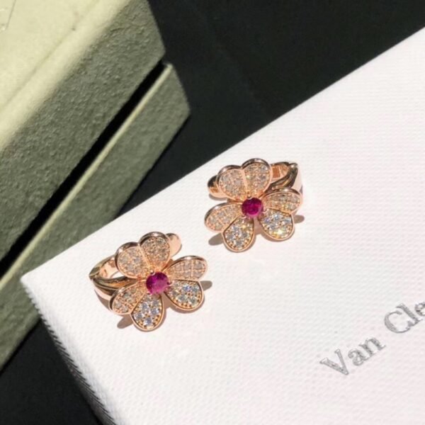 VCA Earring 026
