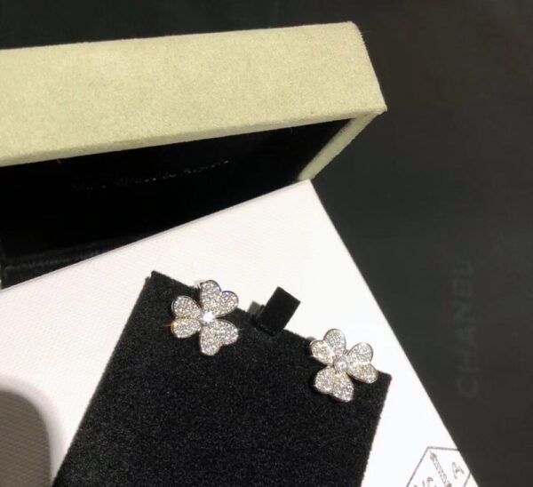 VCA Earring 027