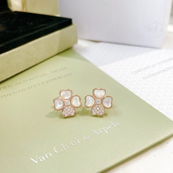 VCA Earring 030