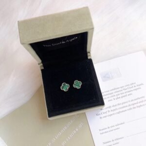 VCA Earring 031