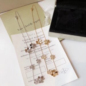 VCA Necklace 009