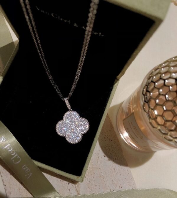 VCA Necklace 011