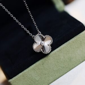 VCA Necklace 013