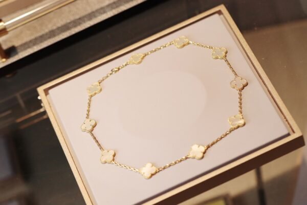 VCA Necklace 016