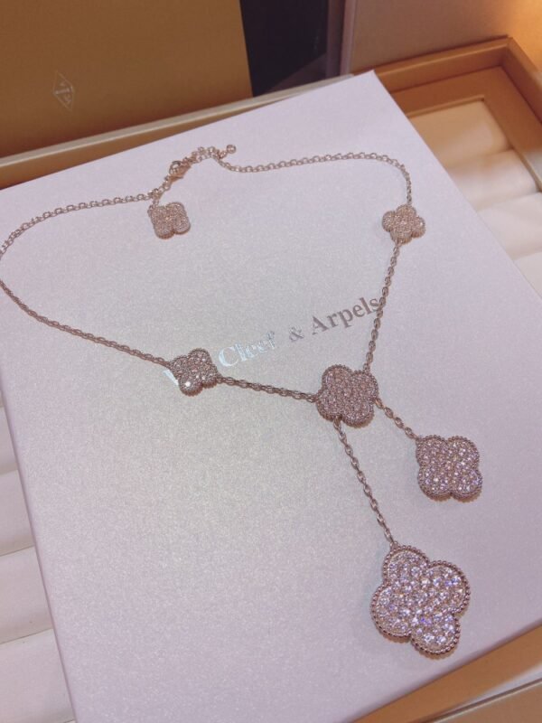 VCA Necklace 017