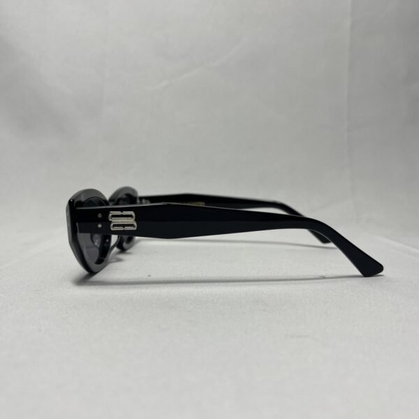 GM 042 - Image 2