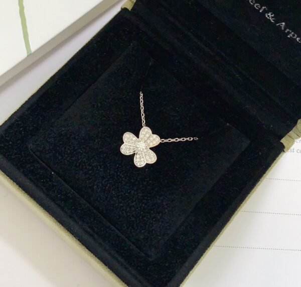 VCA Necklace 055 - Image 3