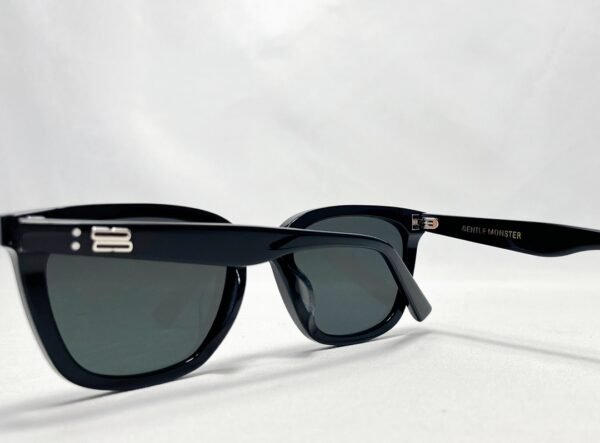 GM 057 - Image 3
