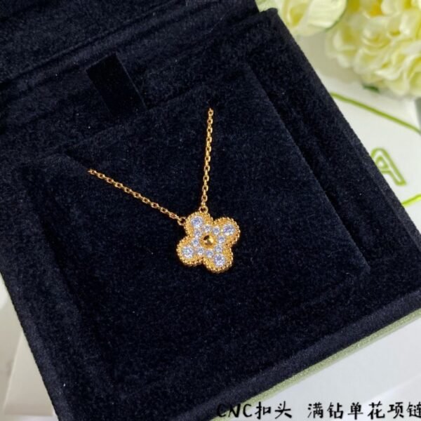 VCA Necklace 012