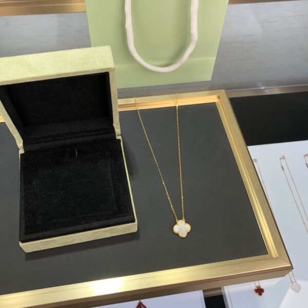VCA Necklace 043 - Image 4