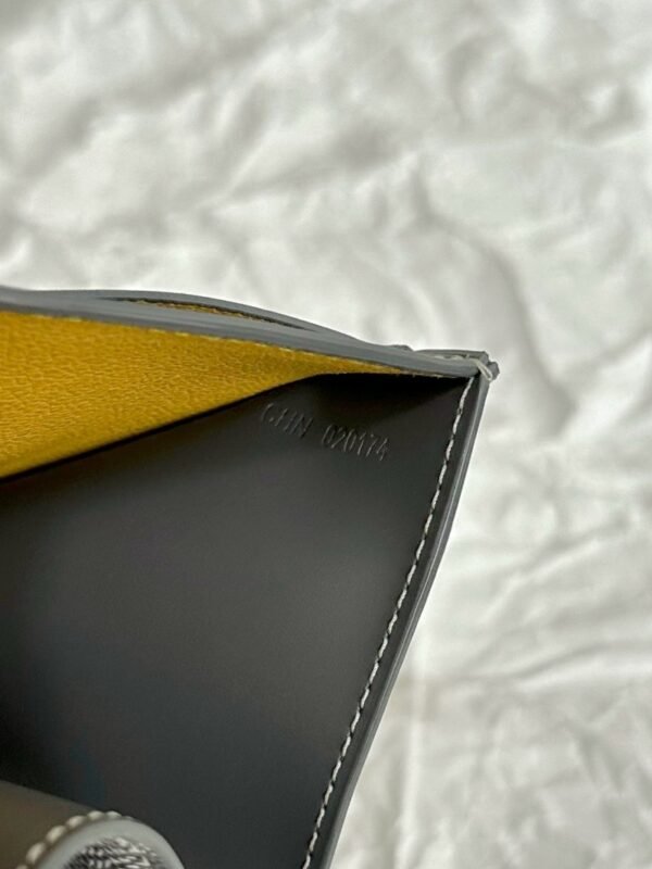 Goyard passport holder - Image 7