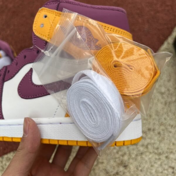Air jordan 1 retro High OG "University gold and light bordeaux" - Image 8