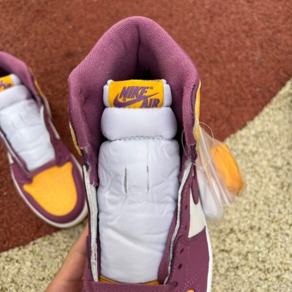 Air jordan 1 retro High OG "University gold and light bordeaux" - Image 6