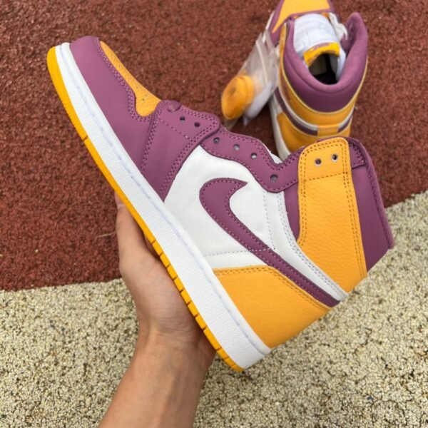Air jordan 1 retro High OG "University gold and light bordeaux" - Image 3