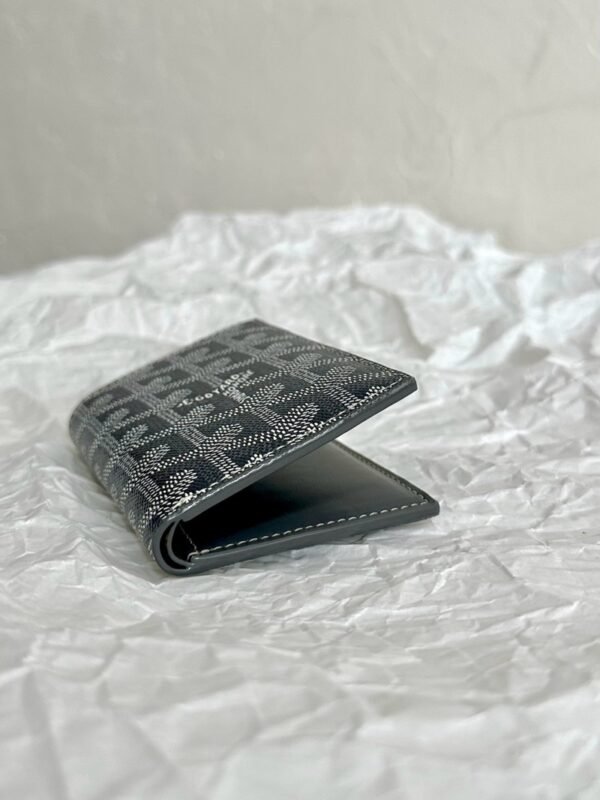 Goyard passport holder - Image 3