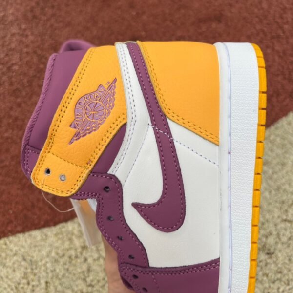 Air jordan 1 retro High OG "University gold and light bordeaux" - Image 5