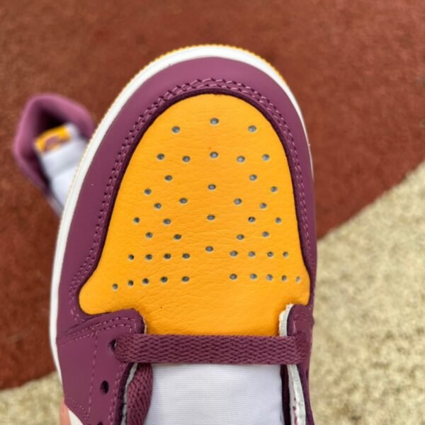 Air jordan 1 retro High OG "University gold and light bordeaux" - Image 7