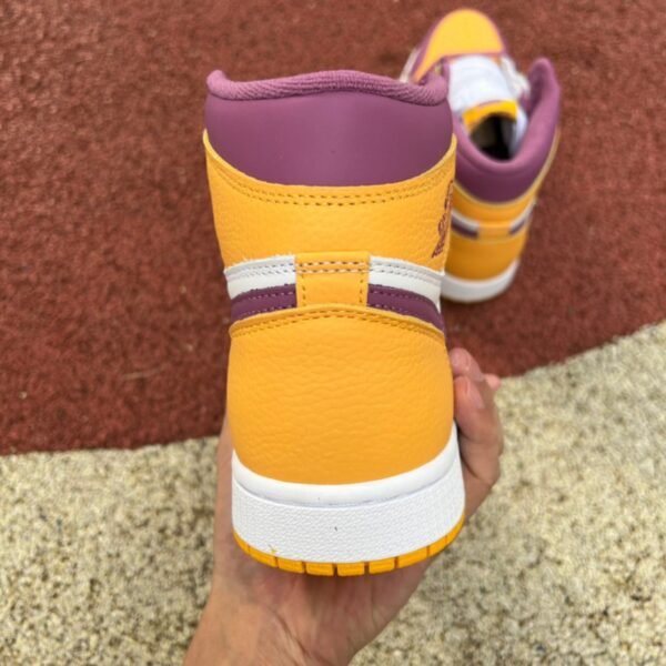 Air jordan 1 retro High OG "University gold and light bordeaux" - Image 2
