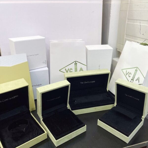 VCA Earring 008 - Image 10